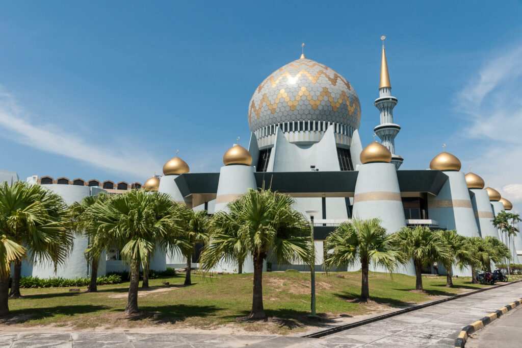 Masjid Negeri Sabah sebagai tempat menarik di kota kinabalu